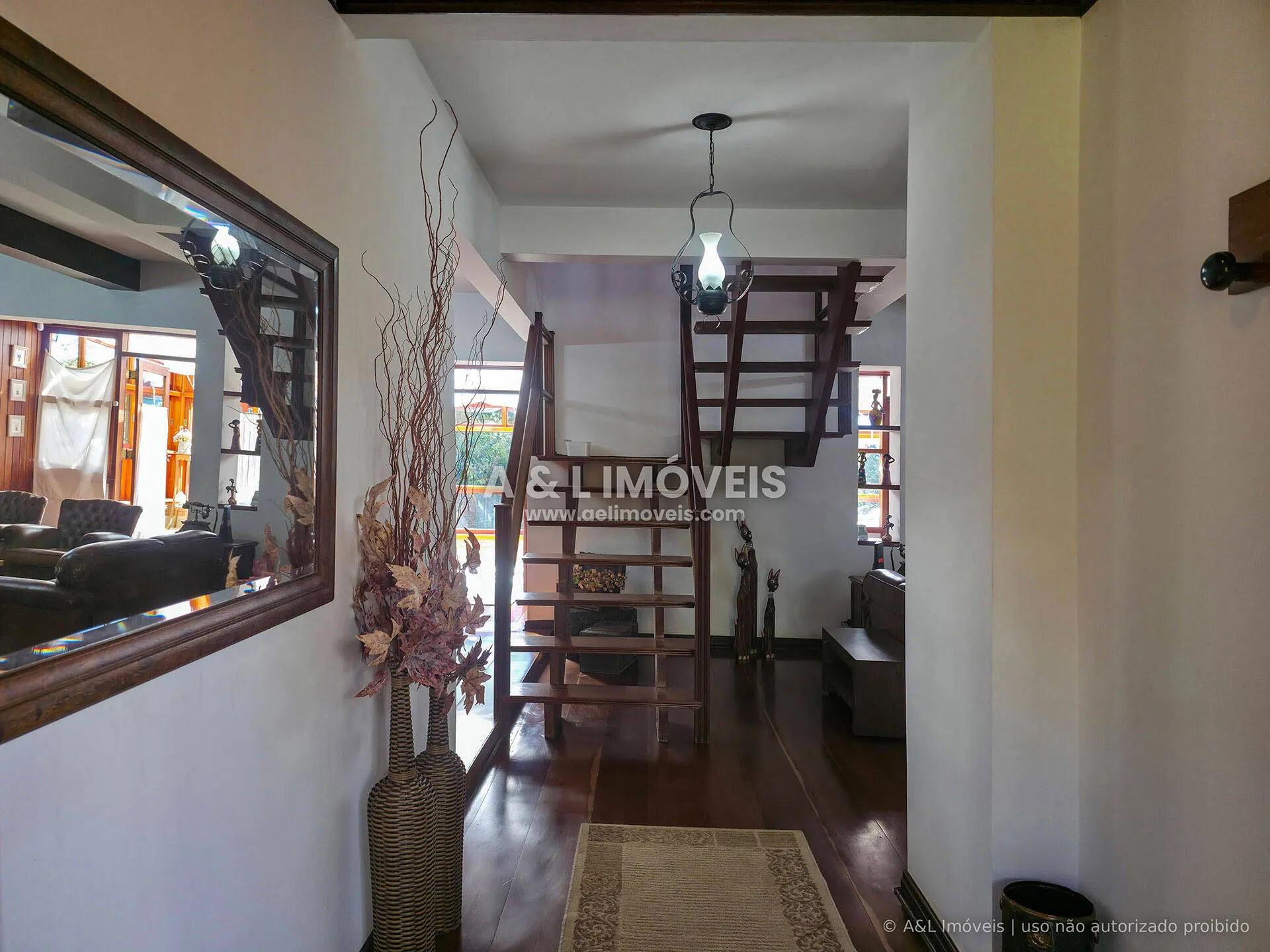 Imagem Casa à venda em Capivari, Campos do Jordão | 4 dormitórios e 2 suítes