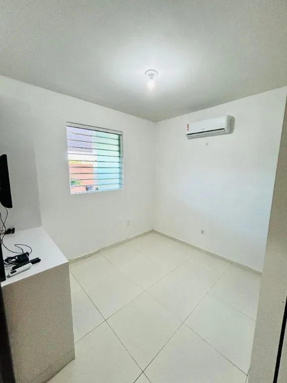 Imagem Casa com 3 quartos em Ponta de Campina, a 300m da praia. Moderna, ventilada e pronta para morar em área valorizada.