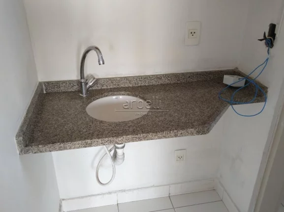 Imagem Sala comercial com 30 metros quadrados, 1 banheiro, 1 copa, vista panorâmica, 1 vaga de garagem rot...