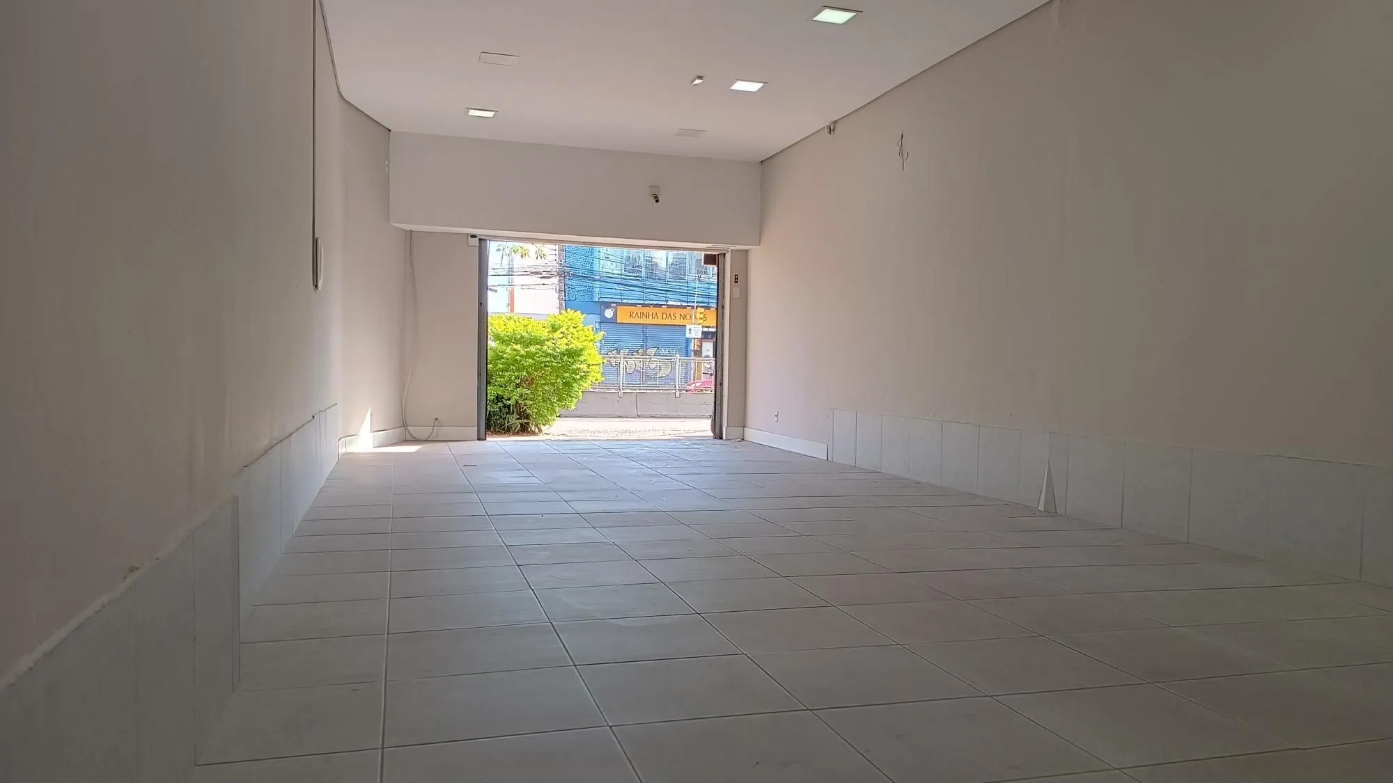 Imagem Lojão no miolo da Av. Assis Brasil