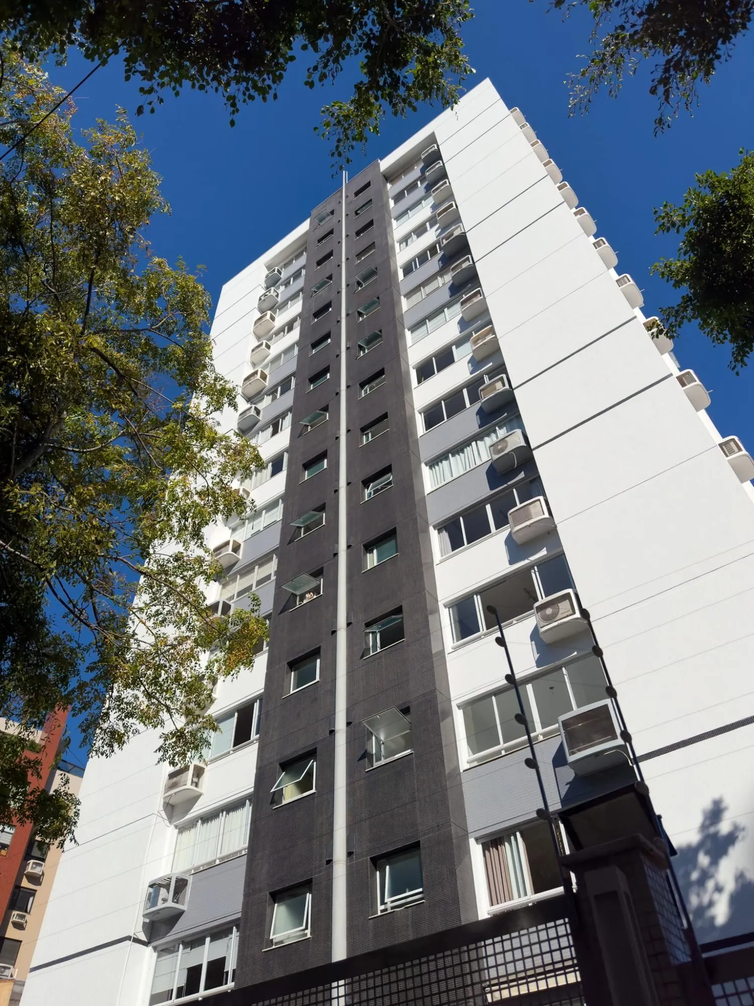 Imagem Apartamento 1 Dormitório com Vaga e Infraestrutura Completa no Rio Branco em Porto Alegre.