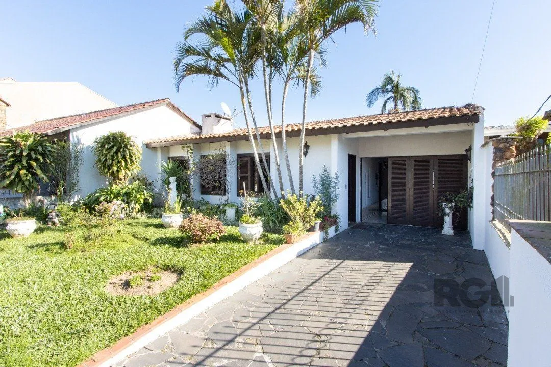 Imagem Sobrado para Venda - 170m², 3 dormitórios, sendo 1 suites, 2 vagas - Serraria