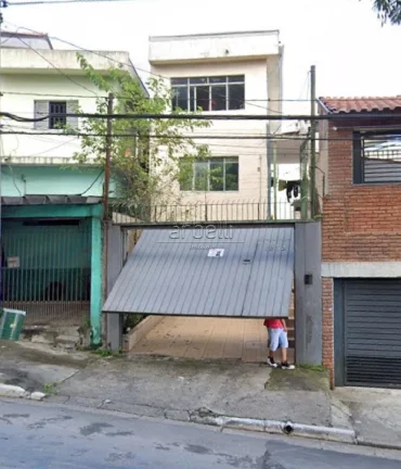 Sobrado com 130 metros quadrados, 3 dormitórios sendo 1 suíte, ampla sala, 2 banheiros, copa cozin...