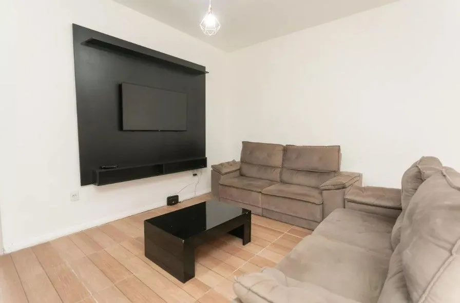 Imagem Amplo apartamento no Bairro Petrópolis com 2 vagas de garagem