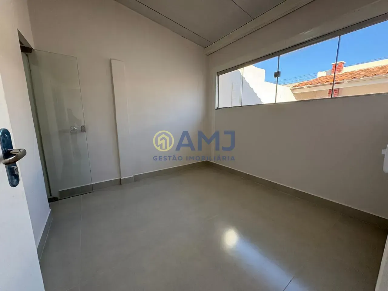 Imagem Casa Totalmente Reformada no Setor Orientville!