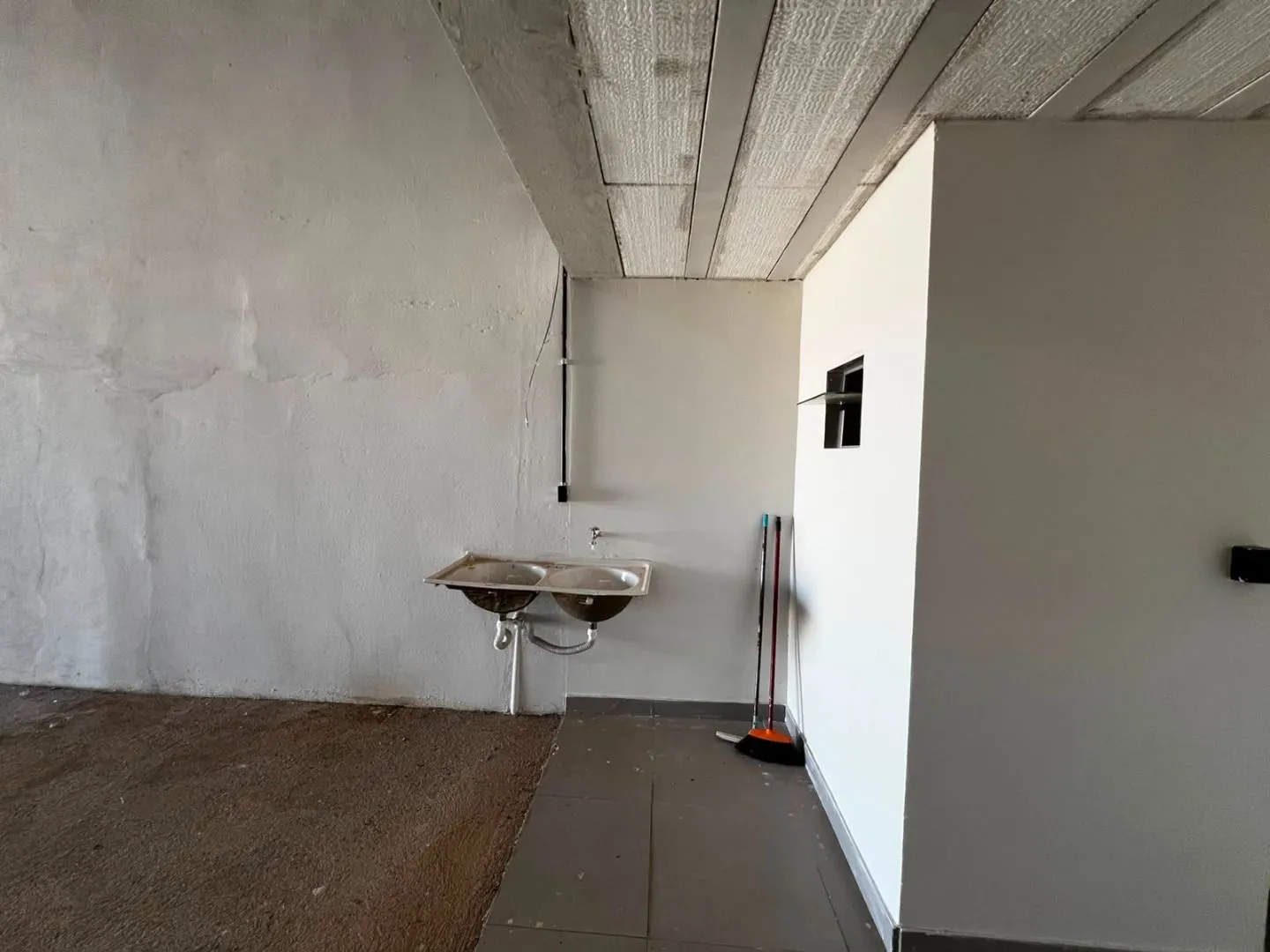 Imagem Galpão para alugar, 180 m² por R$ 2.700,00/mês - Planalto - Patos de Minas/MG