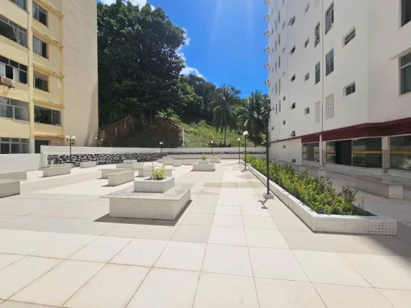 Imagem A 5ª Avenida imóveis selecionou essa rara unidade a venda no Condomínio Quinta da Barra, em frente ao mar do Farol da Barra, 4/4, suite 184,00m²
