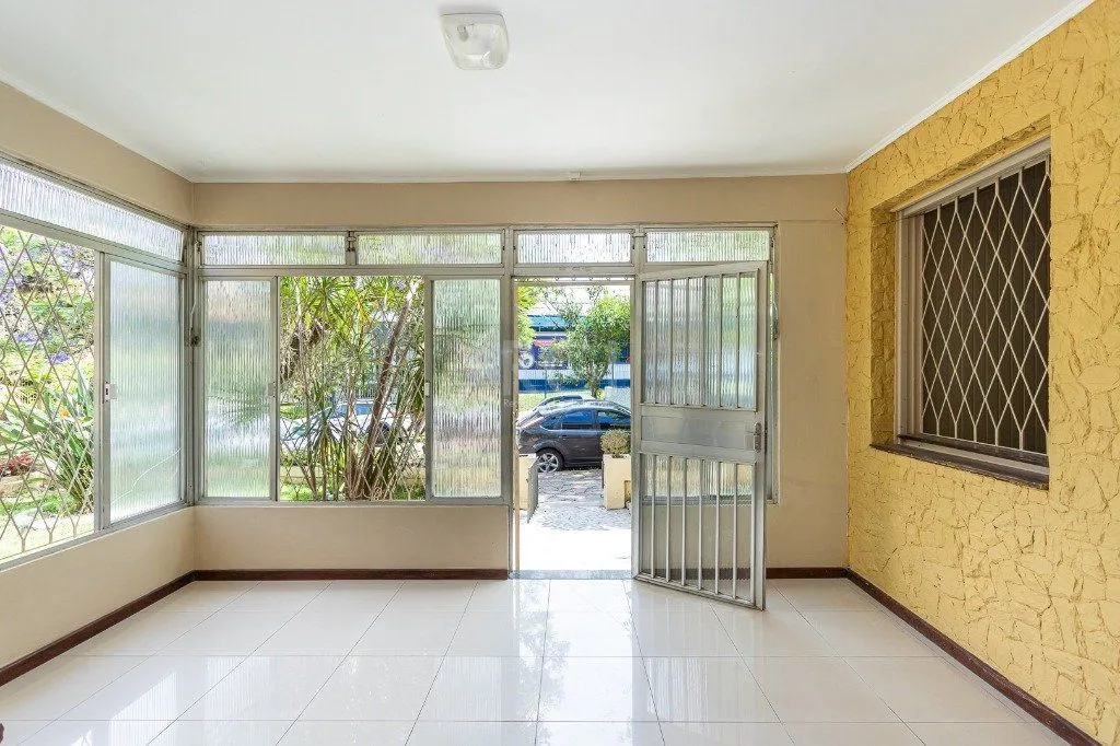 Imagem Casa para Venda - 740m², 5 dormitórios, sendo 1 suites, 3 vagas - Vila Assunção