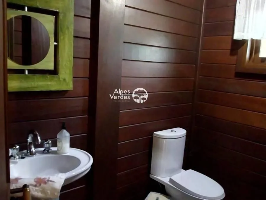 Imagem Vende-se Casa em Condominio com 3 suites a 5 minutos da Rua Coberta