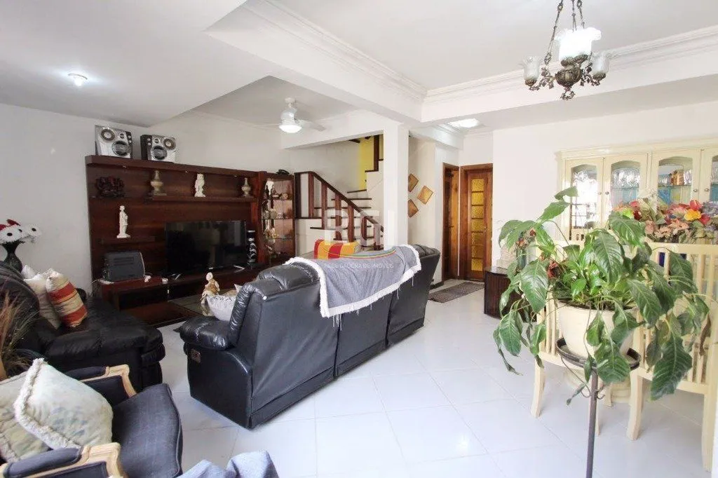 Imagem Casa para Venda - 259.5m², 4 dormitórios, sendo 1 suites, 3 vagas - Teresópolis