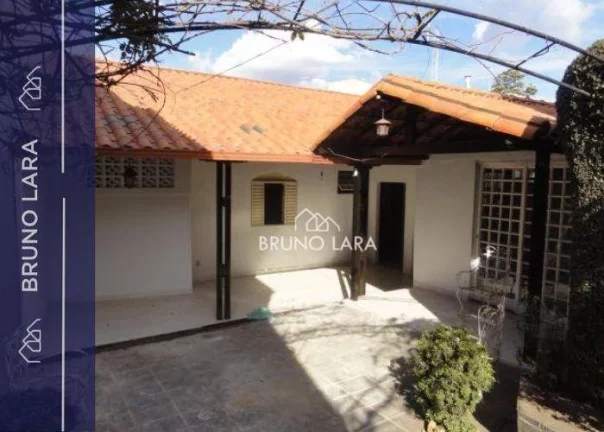 Foto do imóvel Casa com 5 dormitórios para alugar, 100 m² por R$ 3.516,66/mês - Centro - Igarapé/MG