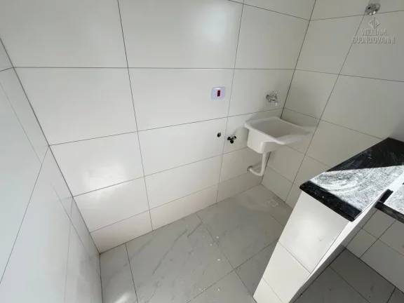 Imagem Casa de condomínio na Vila Tupi, 2 Dormitórios com Suíte! Sobreposta com Sacada!