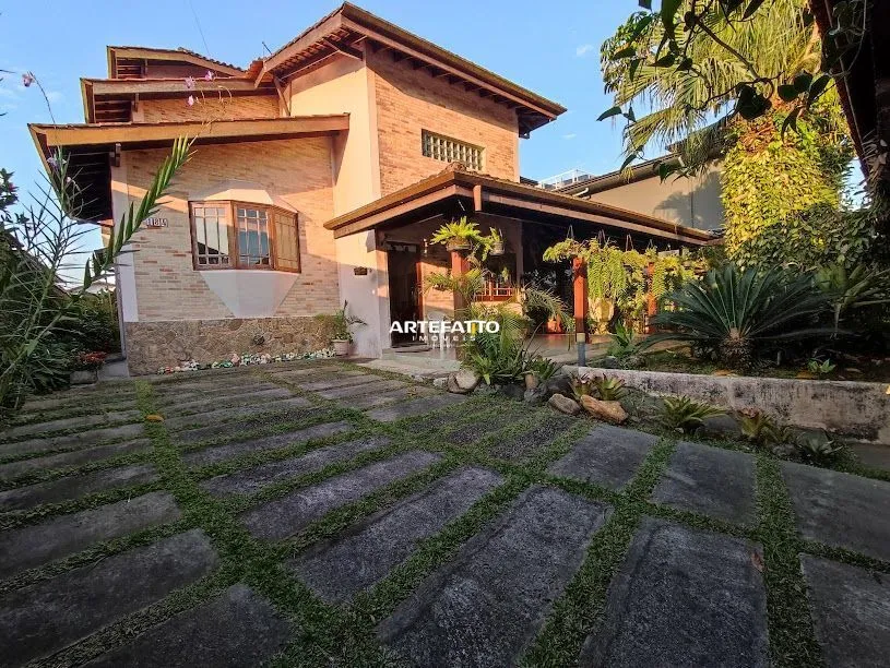 Imagem Casa à venda em Ubatuba, Praia Grande, com 5 quartos, 213m2