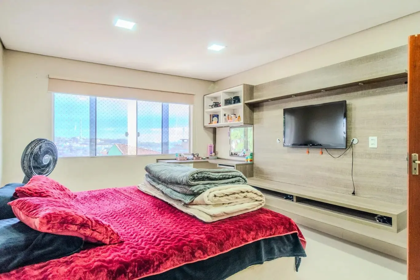 Imagem Casa de 3 dormitórios à venda em Santa Tereza, Porto Alegre.