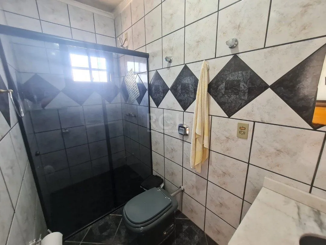 Imagem Casa para Venda - 464m², 5 dormitórios, sendo 4 suites, 4 vagas - Nonoai