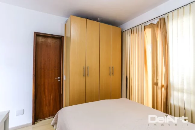 Imagem Stúdio residencial c/ sacada - 01 quadra do Shopping Curitiba - andar alto - 35,05m2 privativos - Semi-mobiliado - R$ 370.000,00.