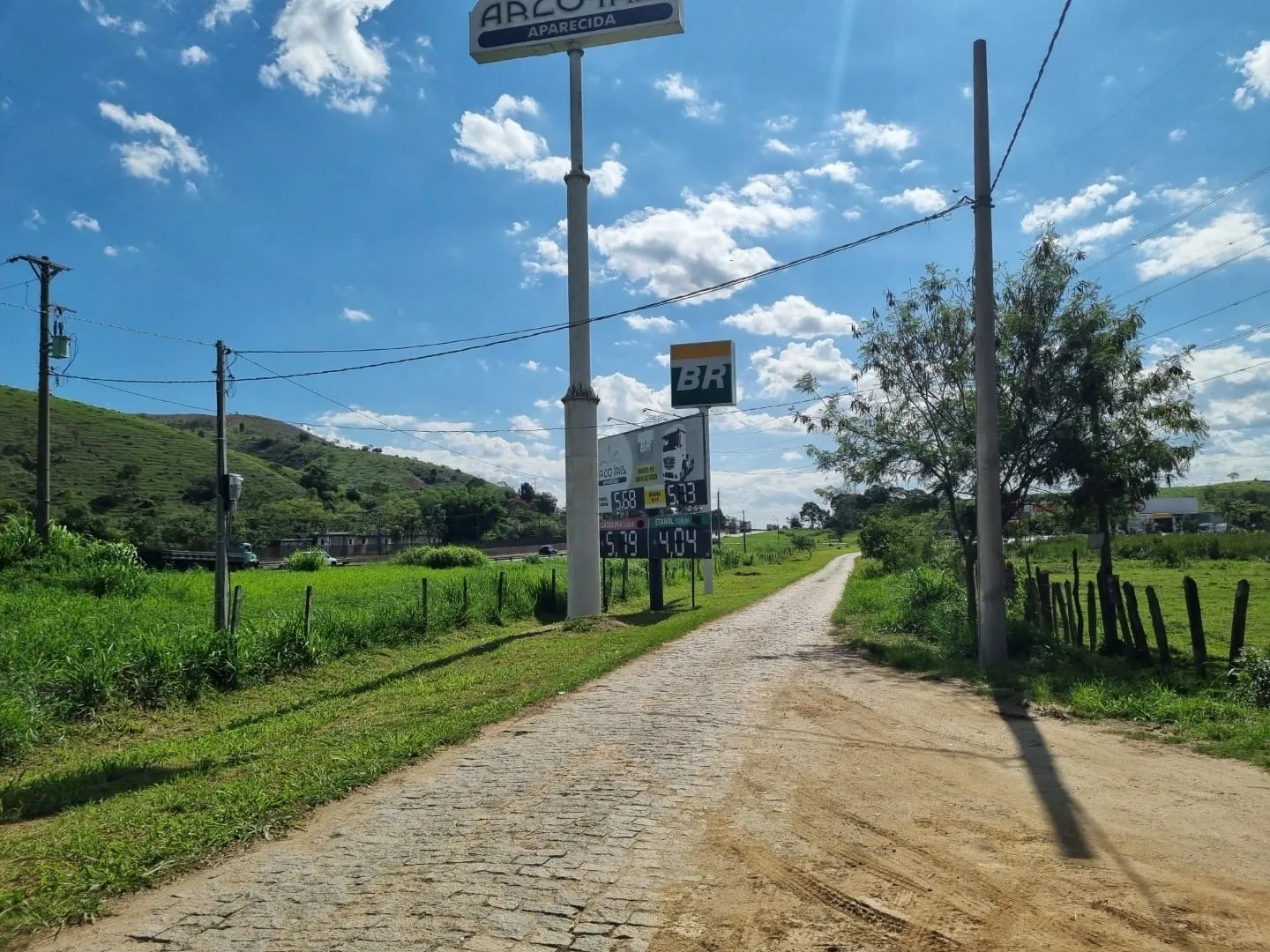 Imagem Terreno Estratégico de 3.300m² com Barracão, Escritório e 3 Acessos Rodoviários para Locação em Área Nobre de Aparecida