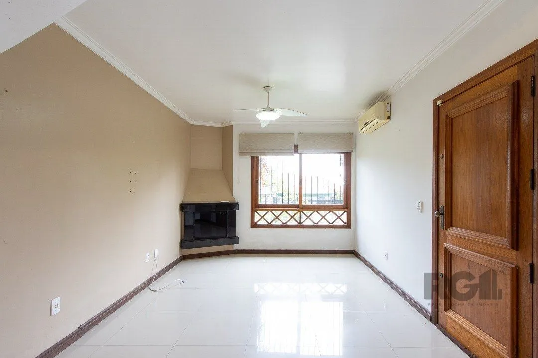 Imagem Casa de alvenaria, 3 dormitórios, 1 suíte e pátio com piscina, bairro Espírito Santo.