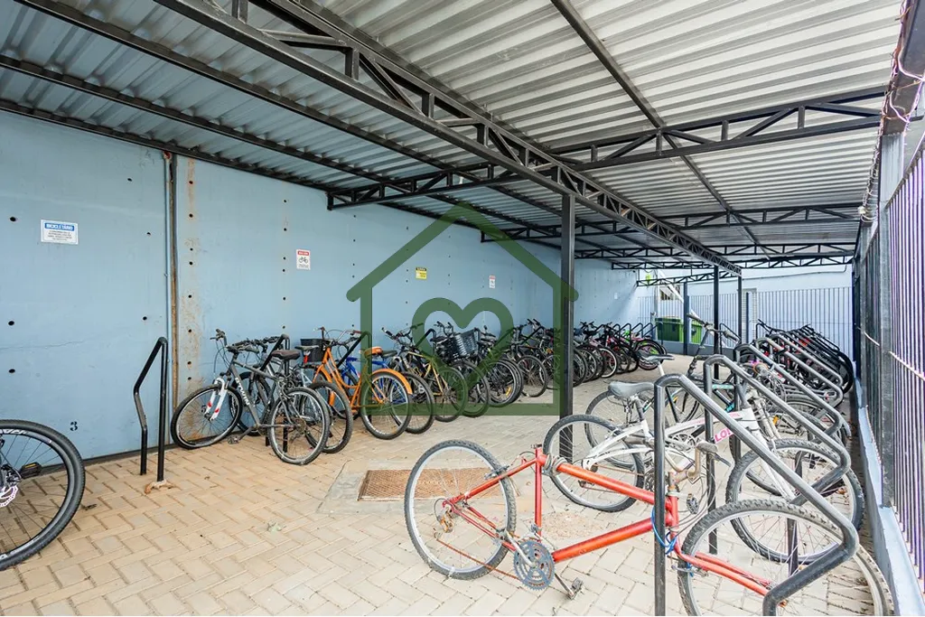 Imagem Descubra o seu novo lar no coração de Porto Alegre. Este aconchegante apartamento está localizado...