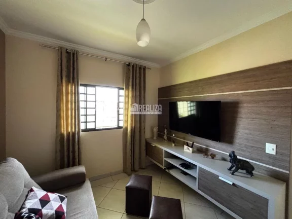 Imagem Casa à venda no bairro Estados Unidos em Uberaba - 3 dormitórios, 2 suítes, 3 garagens
