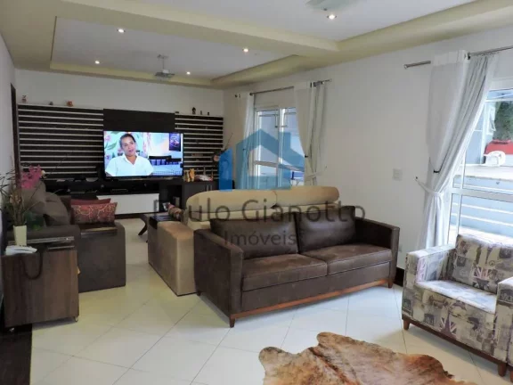 Imagem Casa de Alto Padrão à Venda no Golf Village Granja Viana