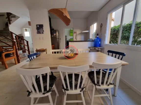 Imagem ESCRITURA DEFINITIVA, CASA A VENDA COM 3 SUÍTES,TODA MOBILIADA EM CONDOMINIO COM PISCINA, SALÃO DE FESTAS PERTO DE TODO COMÉRCIO