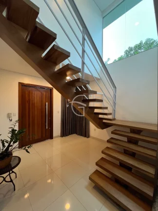 Imagem Venha se encantar com esta incrível casa localizada no prestigiado bairro Vila Nova, em Joinville.