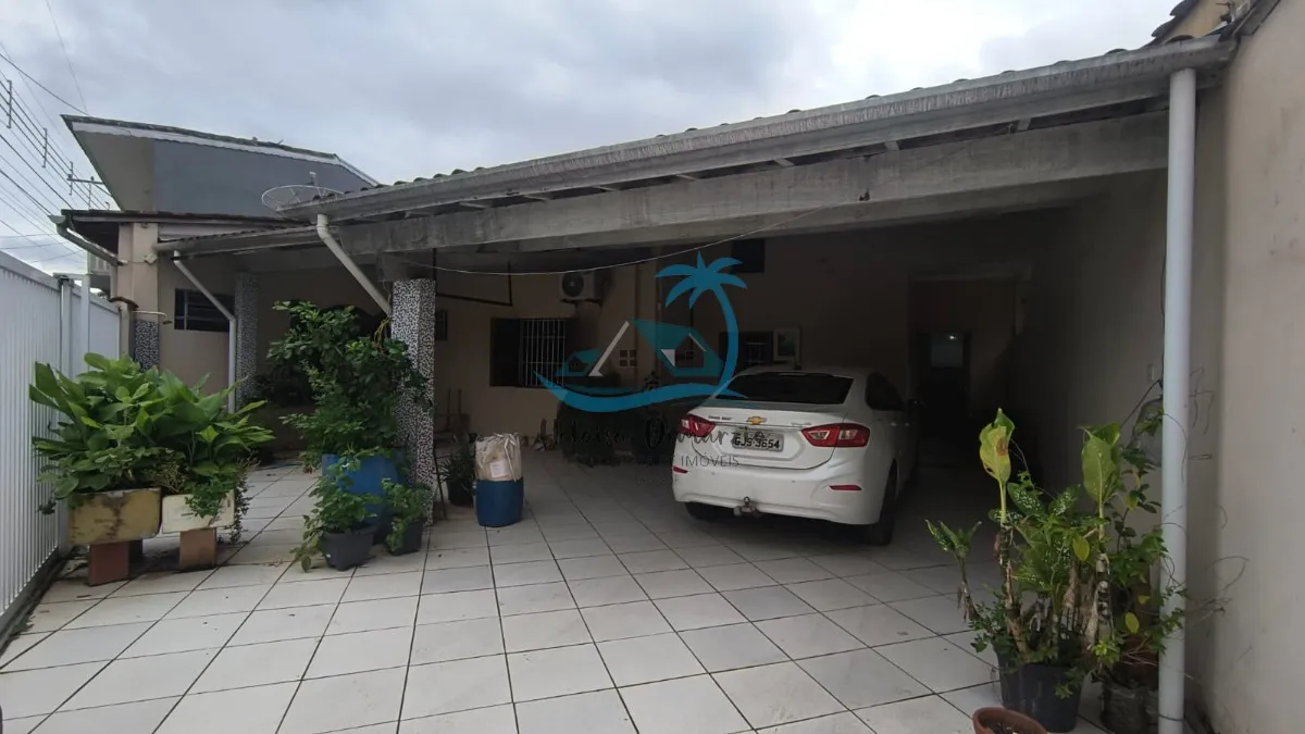 Imagem Excelente imóvel para investidor no Perequê-açu a apenas 250m do mar: 02 casas térreas, entrada por ruas separadas