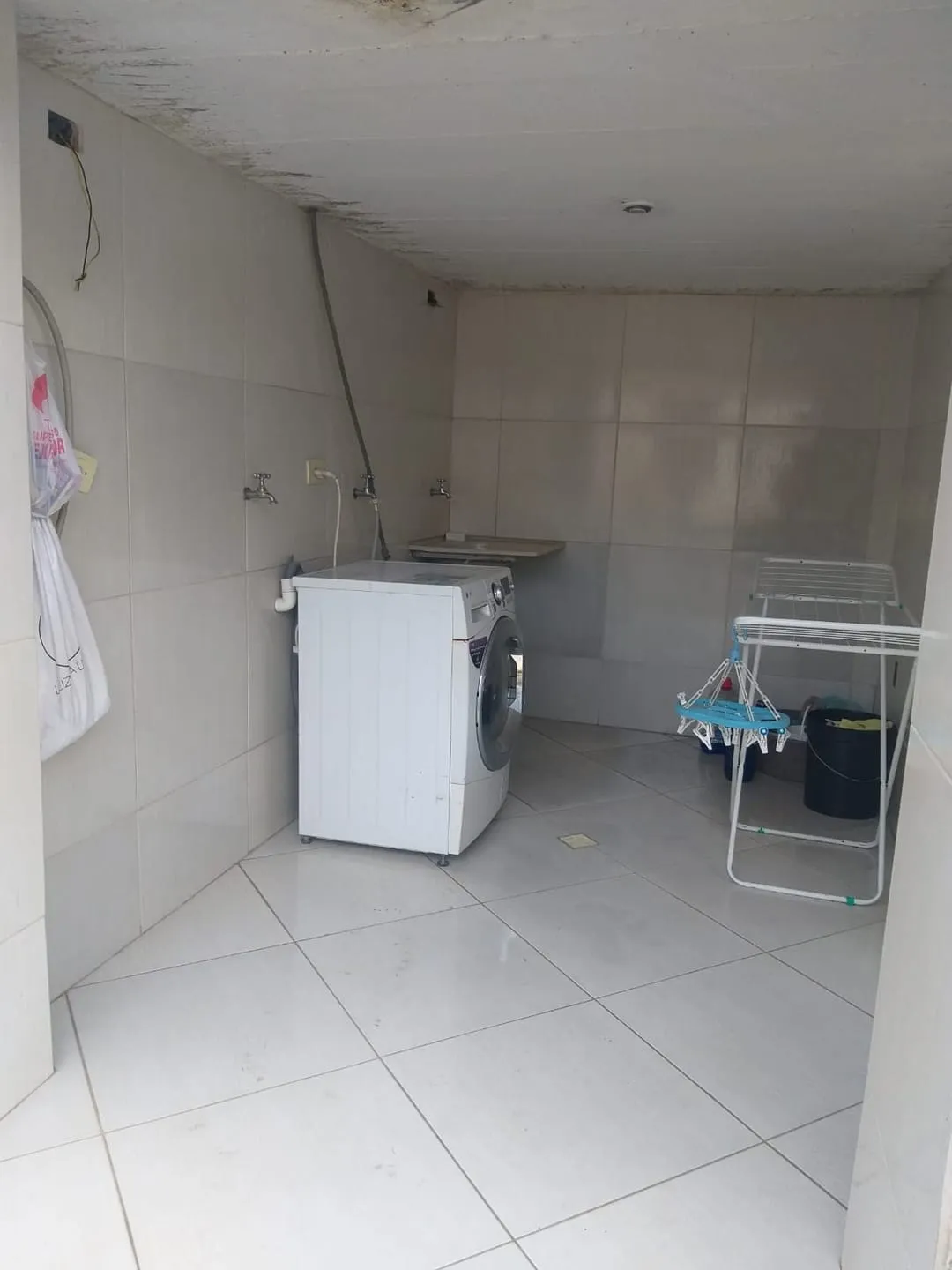 Imagem Comercial para Locação 3 Quartos, 1 Suite, 5 Vagas, 350M², Centro, Pindamonhangaba - SP