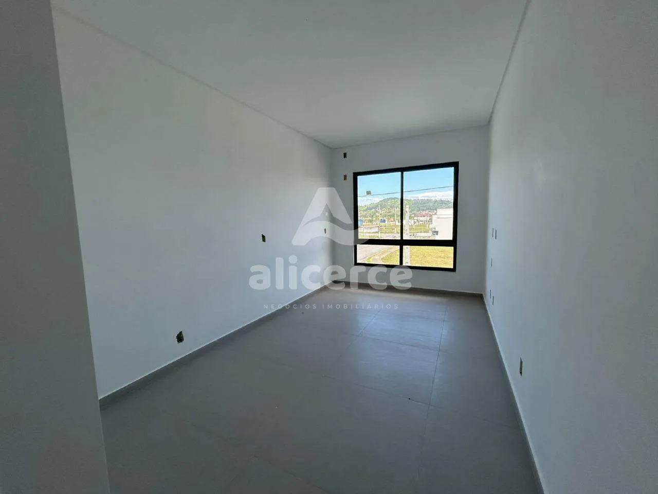 Imagem Sobrado à venda com 2 quartos 2 suítes, 87m² em Forquilhas São José