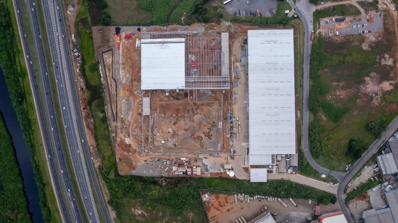 Imagem Aluguel de Galpão Industrial em Condomínio em Guarulhos-SP, Jardim Santo Afonso: 23 vagas, 3.771,16 m² de área.
