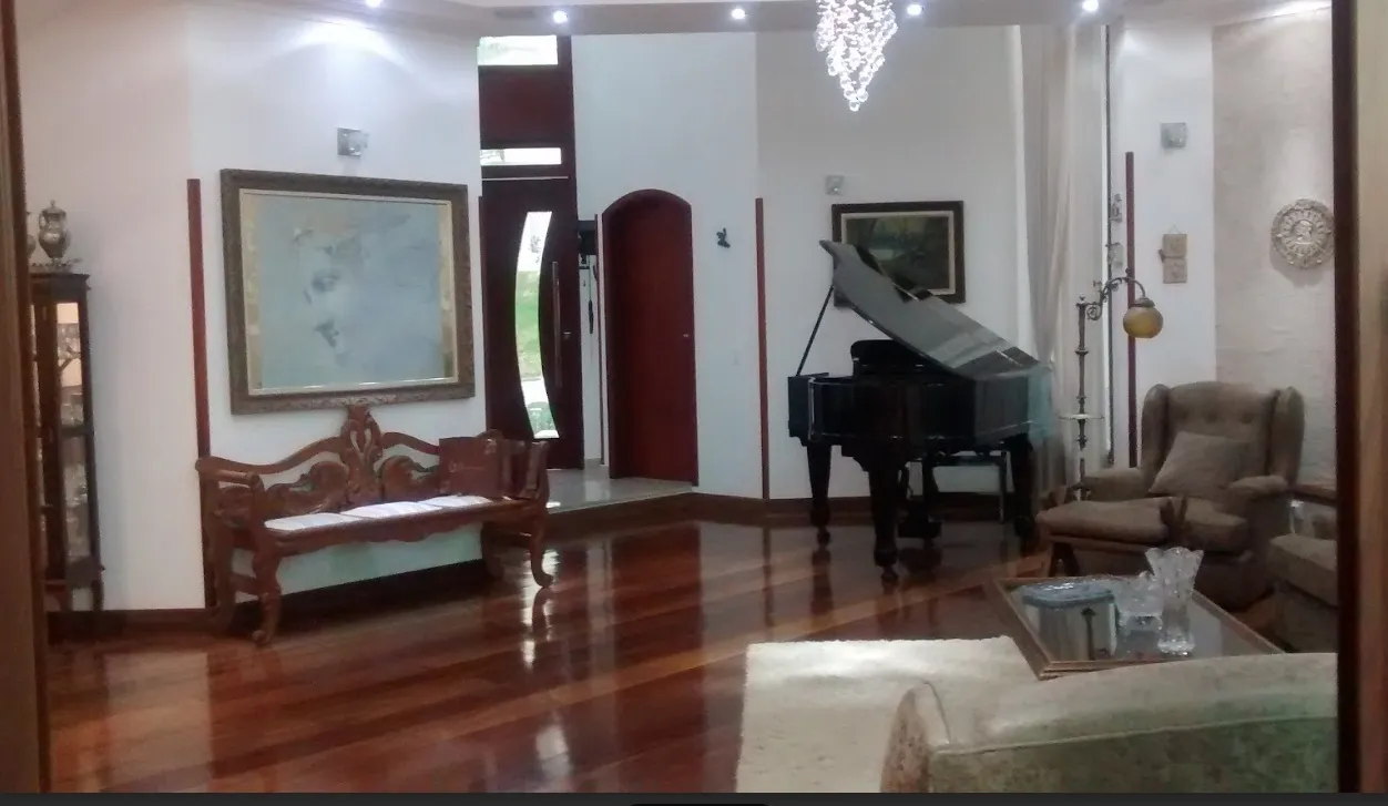 Imagem Luxuosa casa em condomínio à venda em Santana de Parnaíba, São Paulo-SP: 4 quartos, 2 suítes, 3 salas, 5 banheiros, 6 vagas, 480m².