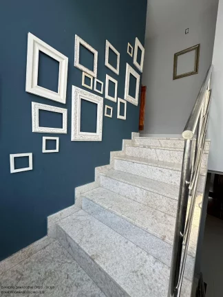 Imagem Alugue uma casa de luxo em condomínio exclusivo em Catu de Abrantes, Camaçari-BA! 5 quartos, 5 suítes, 3 salas, 2 banheiros, 2 vagas de garagem e 300m² de área.