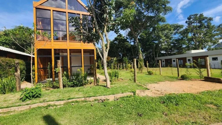 Imagem Casa em Condomínio para Venda em Teresópolis / RJ no bairro Vale Alpino
