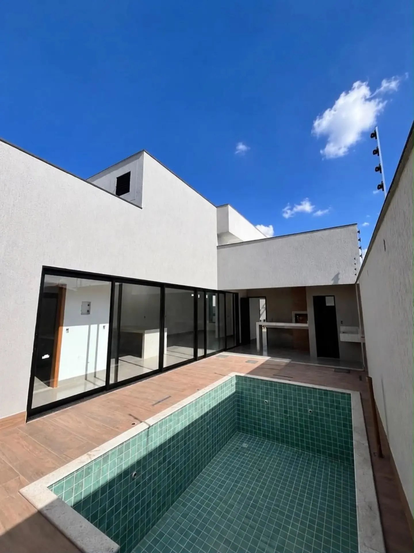 Imagem Casa Sozinha No Lote No Jardim Olimpico Com Lazer Completo