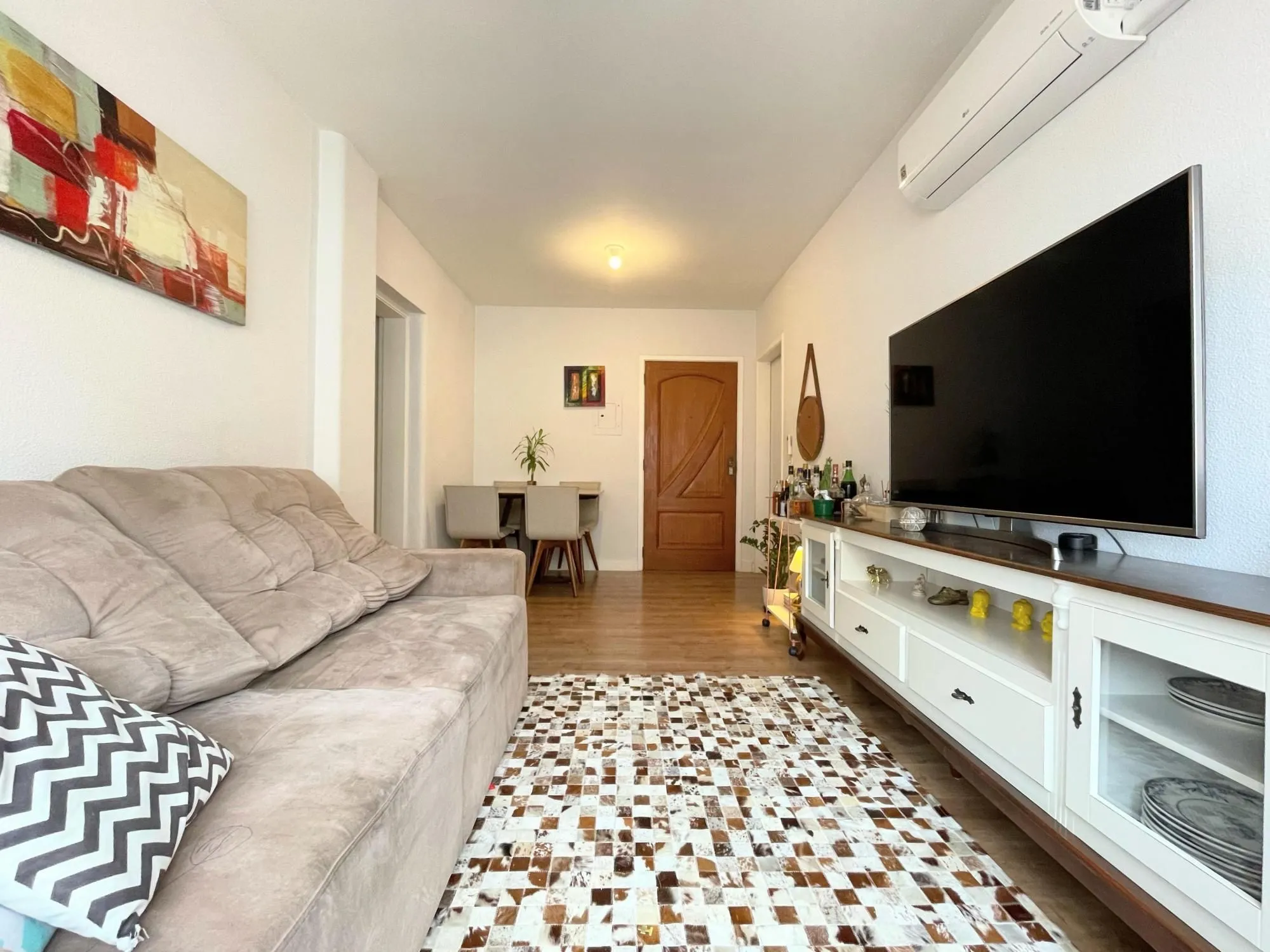 Imagem Apartamento com linda vista definida para o Rio Guaíba ? amplo, arejado e com sol da tarde!