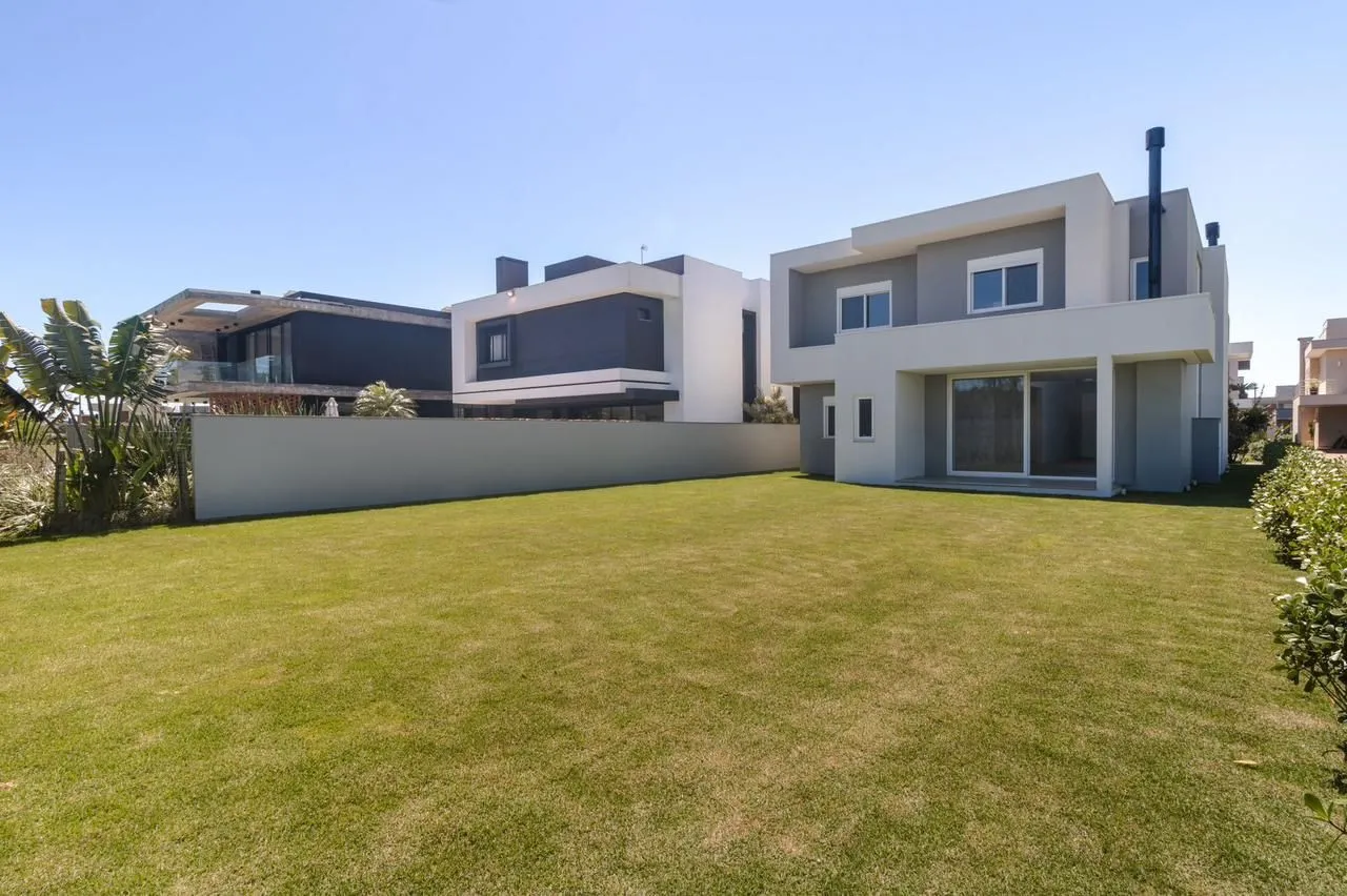 Imagem Casa de condomínio à venda em Torres, Centro, com 4 quartos, 260m2