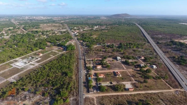 Imagem Terreno em Condomínio a Venda no bairro Centro - Cascavel, CE