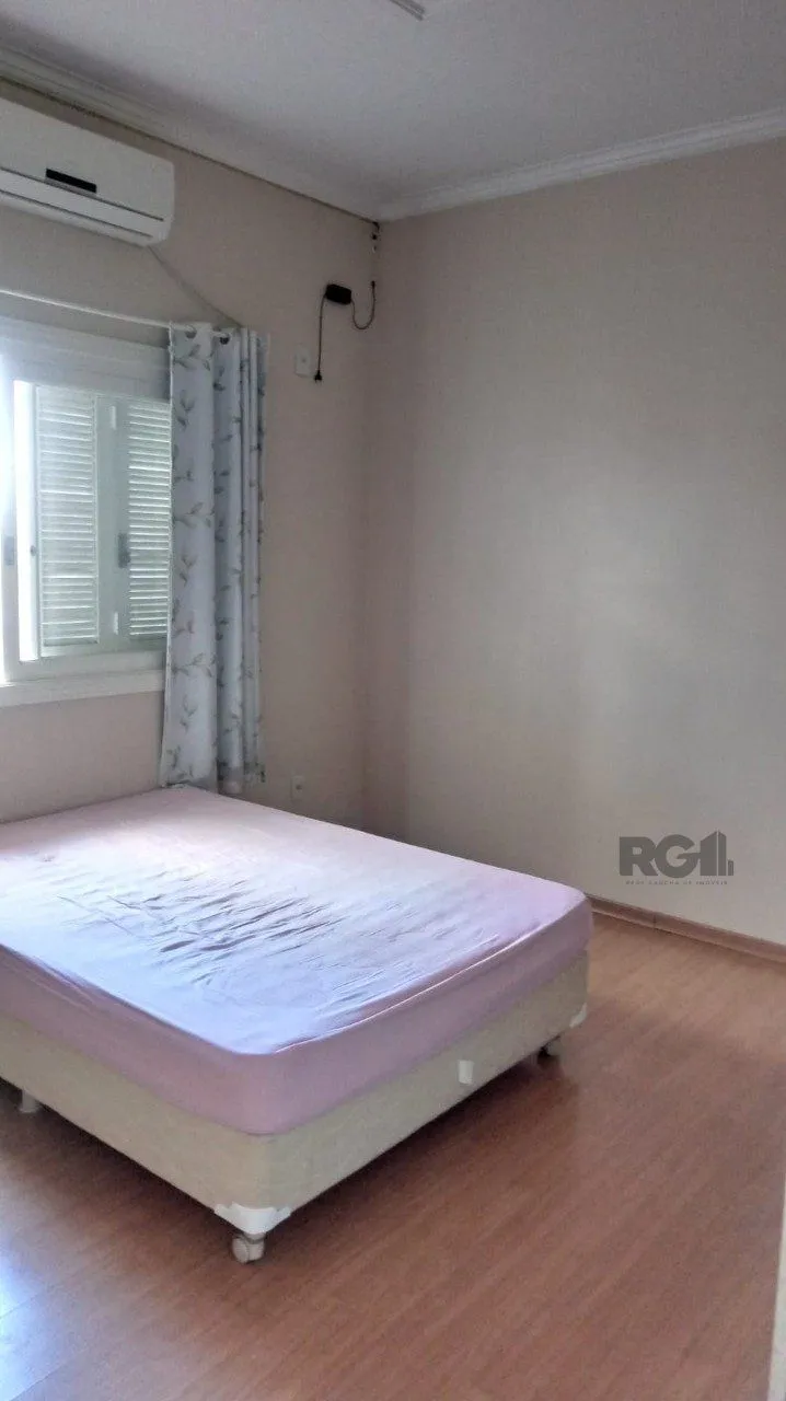 Imagem Casa sobrado semi mobiliado, 3 dormitórios, 1 suíte master, vagas de garagem, Bairro Parque da matriz