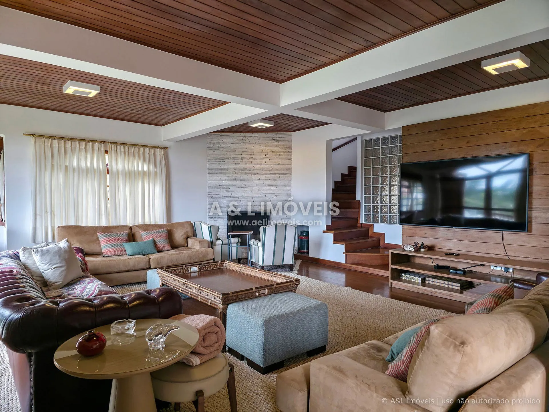 Imagem Casa com lareira, calefação e jardim no Alto do Capivari