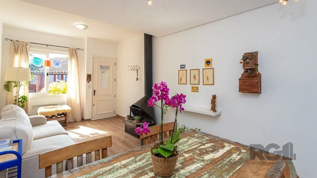 Imagem Casa em condomínio de 109m² - 3 dormitórios, 1 suíte e 1 vaga no bairro Teresópolis