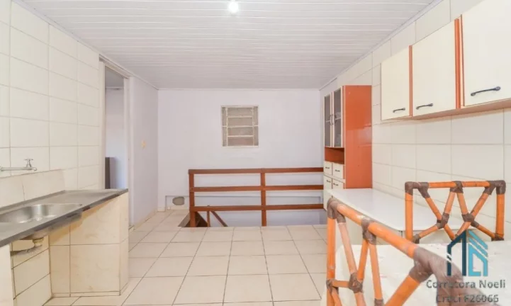 Imagem Casa a venda Semi mobiliada, 05 quartos, em ótima localização, no Bacacheri em Curitiba PR