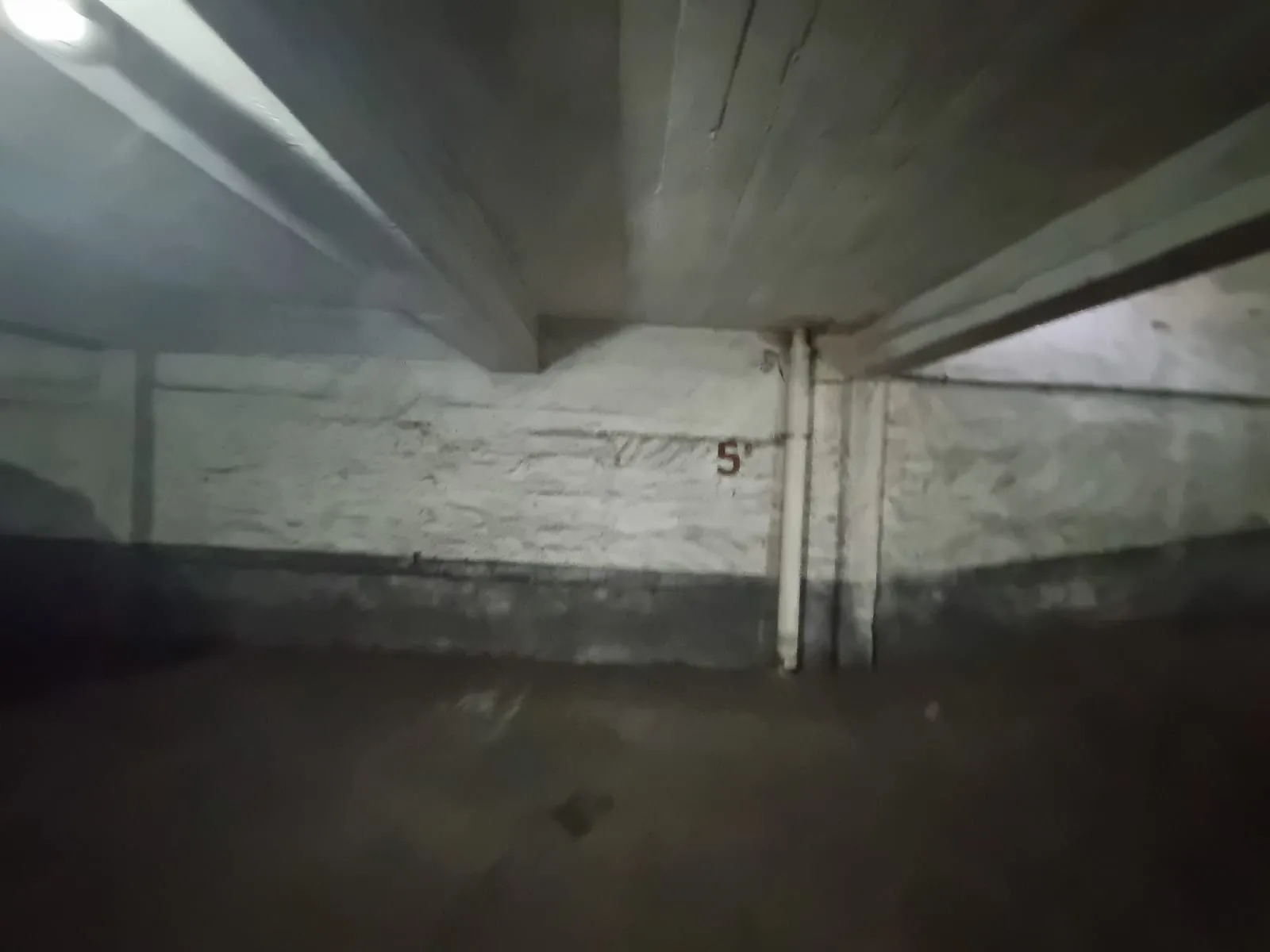 Imagem Box de garagem para venda no centro