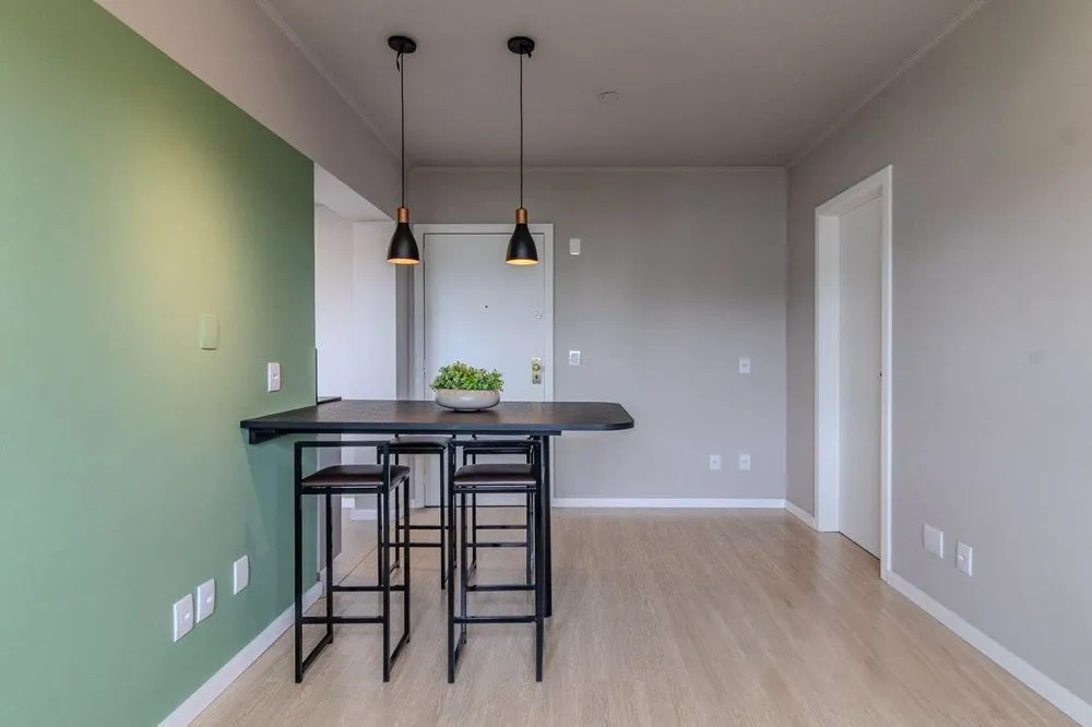 Imagem Apartamento 1 dormitório reformado excelente localização - Porto Alegre
