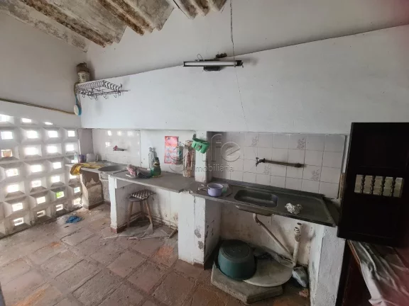 Imagem Excelente casa de esquina, bem ventilada, em ótima localização no Rodolfo Teófilo próximo ao Co...