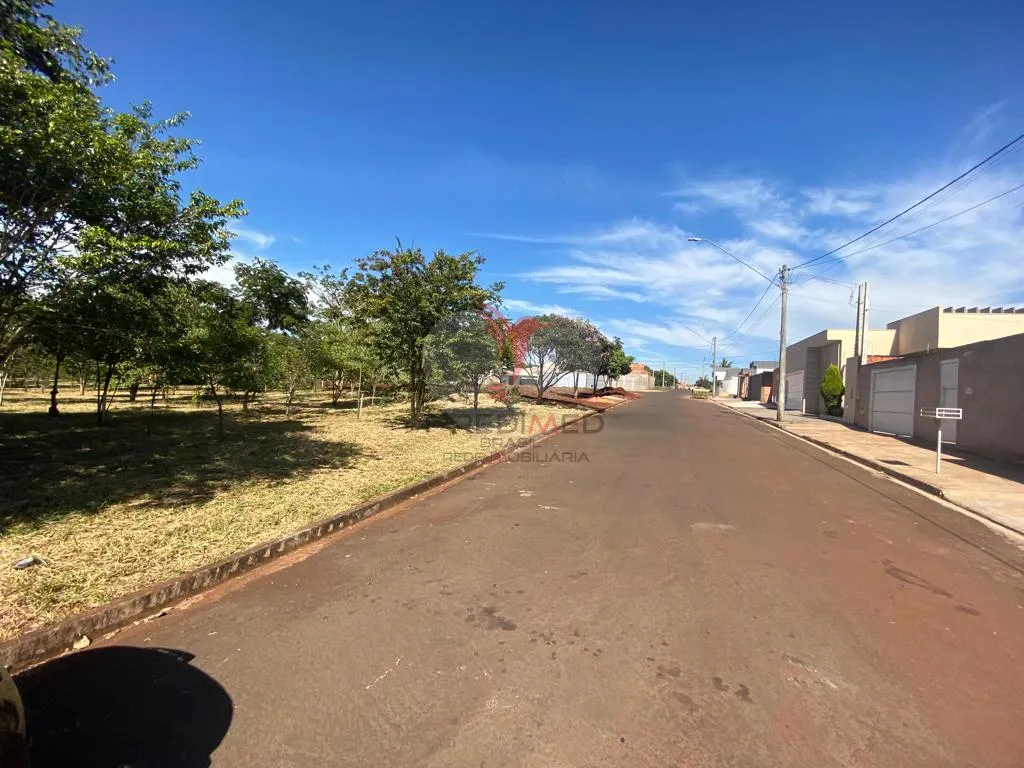 Imagem Lote/Terreno de 212m² no bairro Jardim Planalto, em Lençóis Paulista