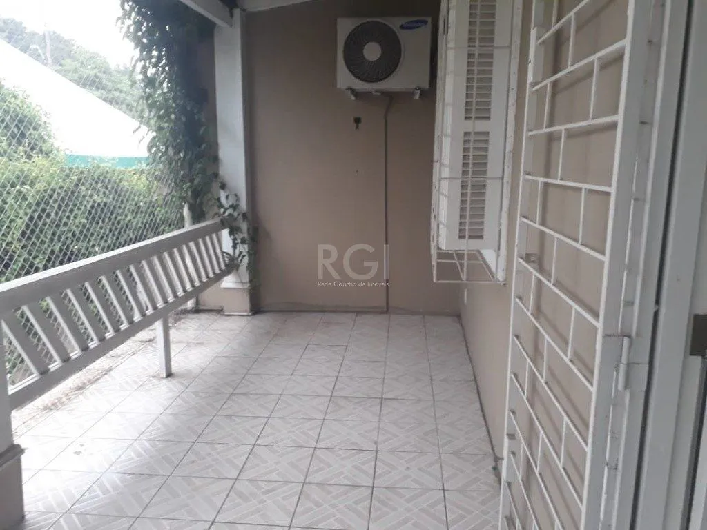 Imagem Casa para Venda - 120m², 2 dormitórios, 4 vagas - Cavalhada