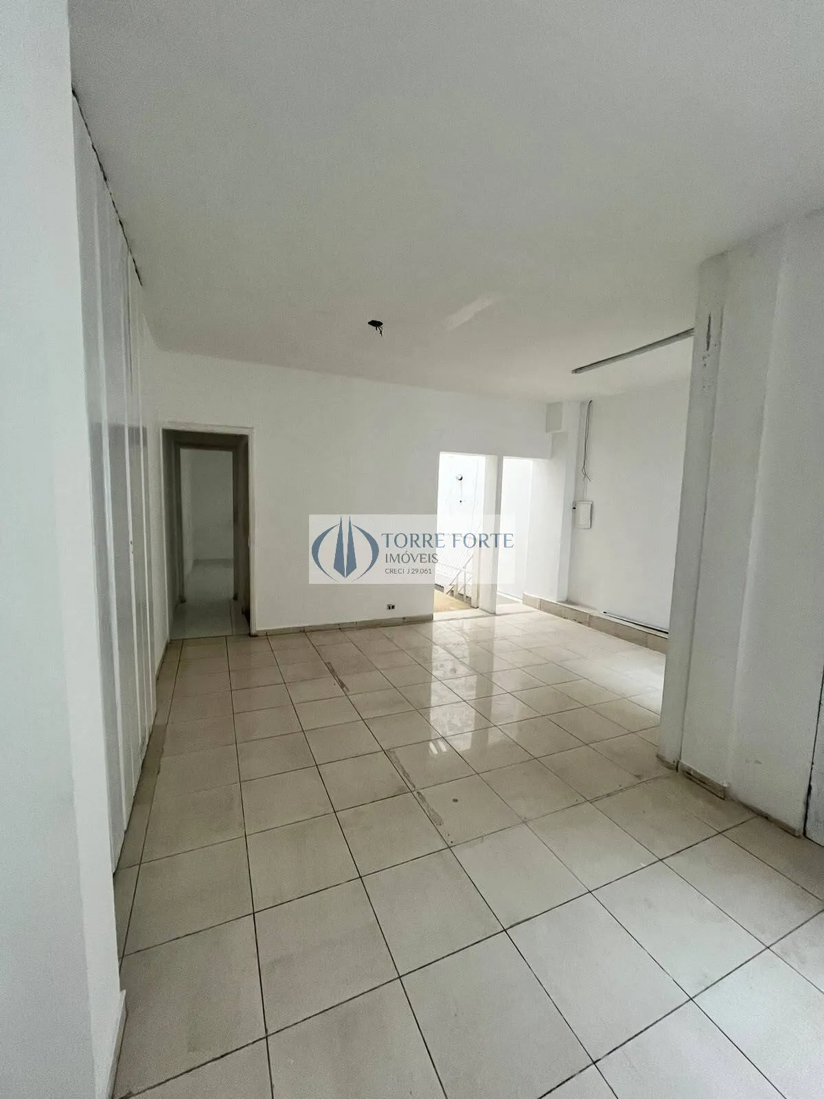 Imagem Ótimo sobrado com 180 m² com diversas salas bem localizado na Santa Cecilia