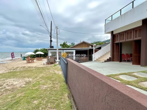 Imagem Casa frente mar Praia de Zimbros Bombinhas SC