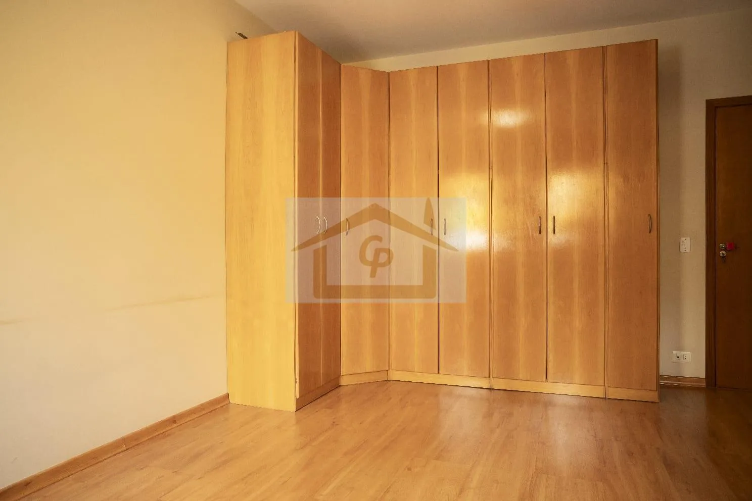 Imagem Duas suítes,, 2 vagas cobertas - Casa em Villagio - Bosque da Saúde